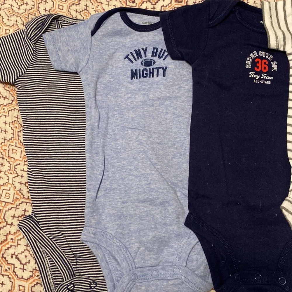Carter’s onesie bundle - Picture 2 of 3